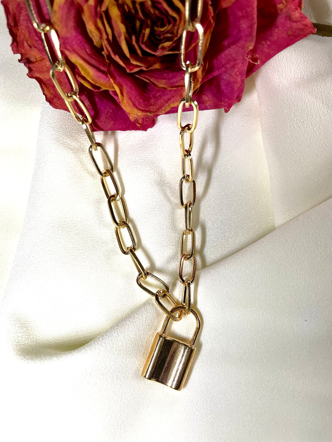 LOCK AWAY NECKLACE